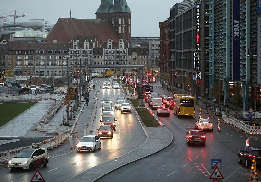Linke verlangt Abschaffung des Dienstwagenprivilegs