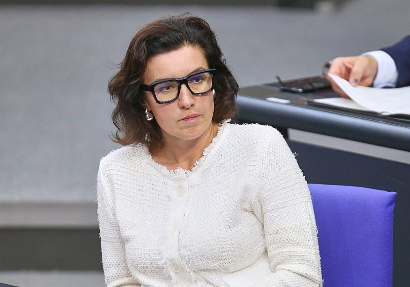 Grüne fordern mehr Tempo von Forschungsministerin Bär