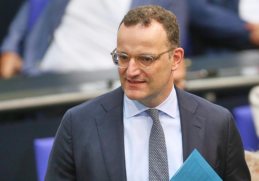 Spahn fordert zwei Milliarden Euro mehr für Pflegeversicherung