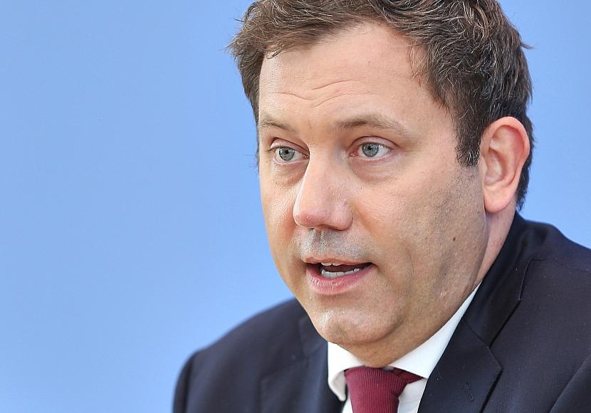 Klingbeil kritisiert Union für Steuerstreit