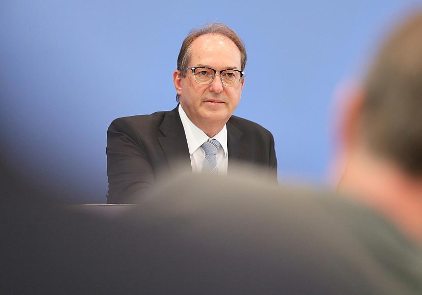 Dobrindt verteidigt umstrittene Späh-Software von Palantir
