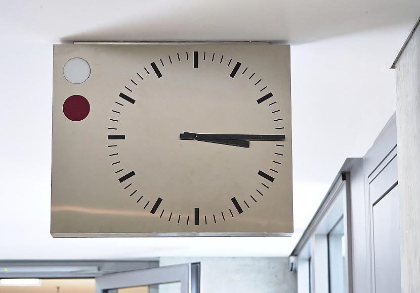 Uhren auf Normalzeit umgestellt