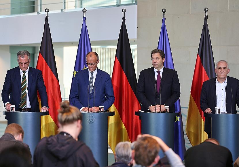 Merz verspricht Stahlbranche Einsatz für bessere Rahmenbedingungen