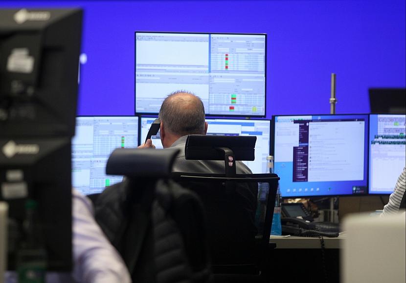 Dax weiter leicht im Minus - Geschäftszahlen im Fokus