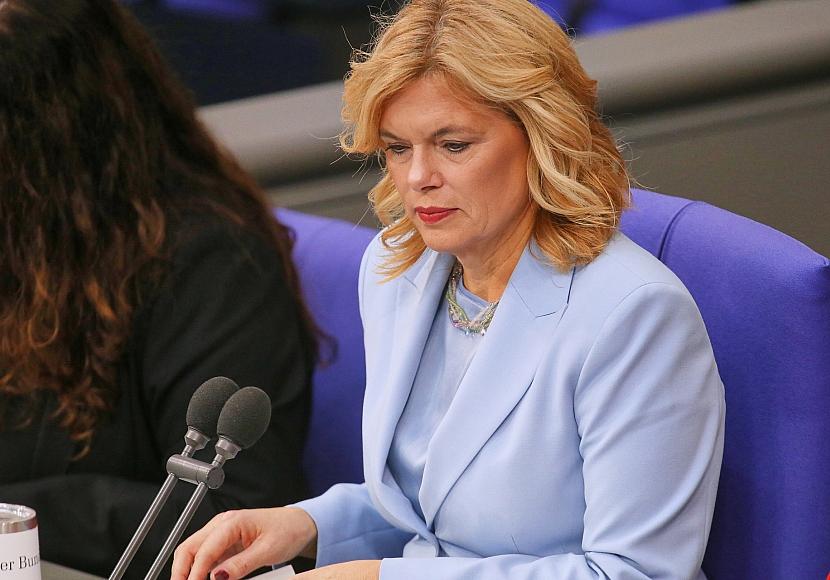 Bundestagspräsidentin Klöckner warnt vor 