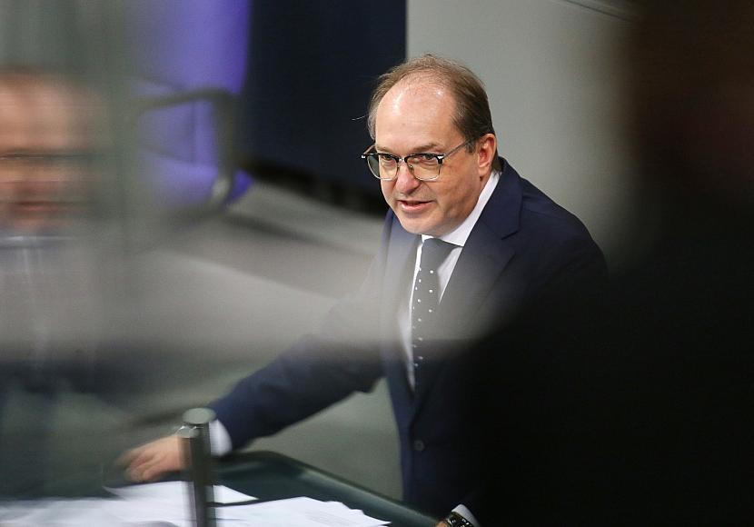 Dobrindt macht Abschiebungen von Syrern von Integration abhängig