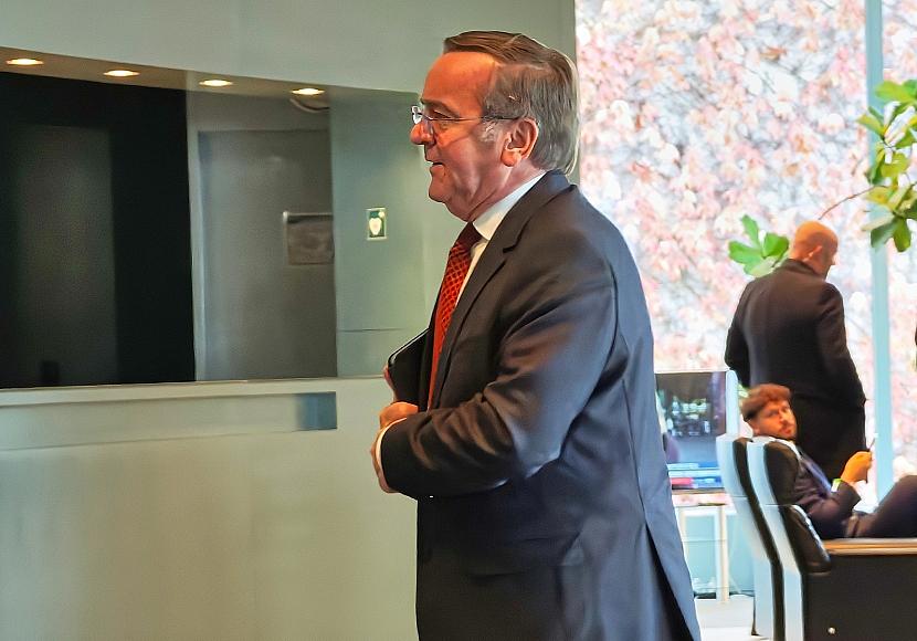 Pistorius warnt vor Demokratie-