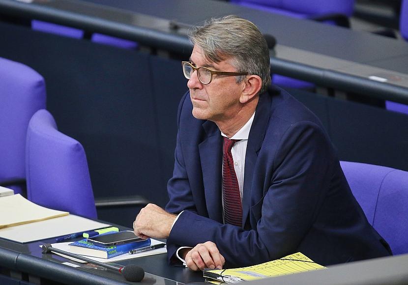 Weimer übergibt WMG-Firmenanteile an Treuhänder