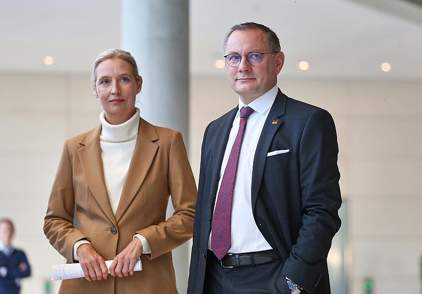 Forsa: AfD hält Führung - Union stabil