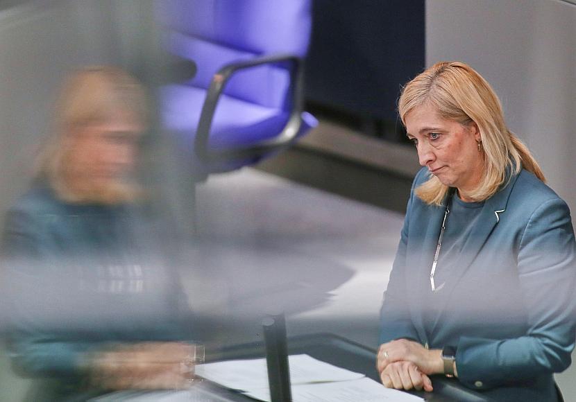 Warken beklagt Pöbeleien der AfD gegen weibliche Abgeordnete