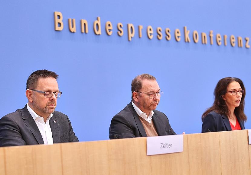 DGB-Umfrage vorgestellt: Mehrheit für Erhalt des Acht-Stunden-Tags