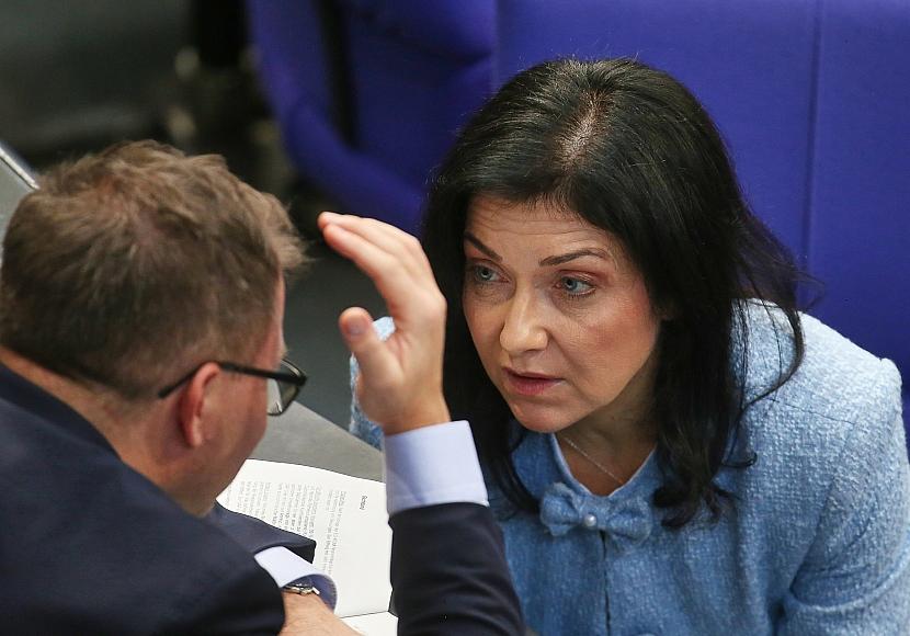 Reiche lädt Umweltminister und CEOs zu Chemie-Treffen