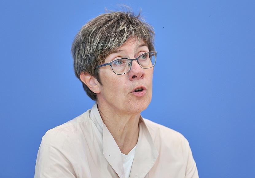 Kramp-Karrenbauer beharrt auf Kandidatur für Adenauer-Stiftung