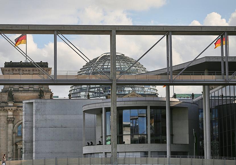 Vertrauen in den Staat sinkt weiter