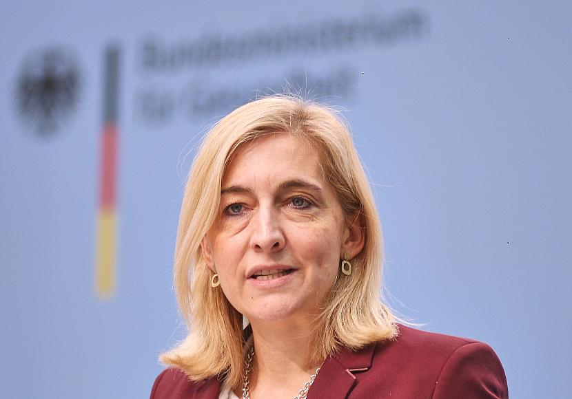 Warken will stärker für Frauengesundheit sensibilisieren