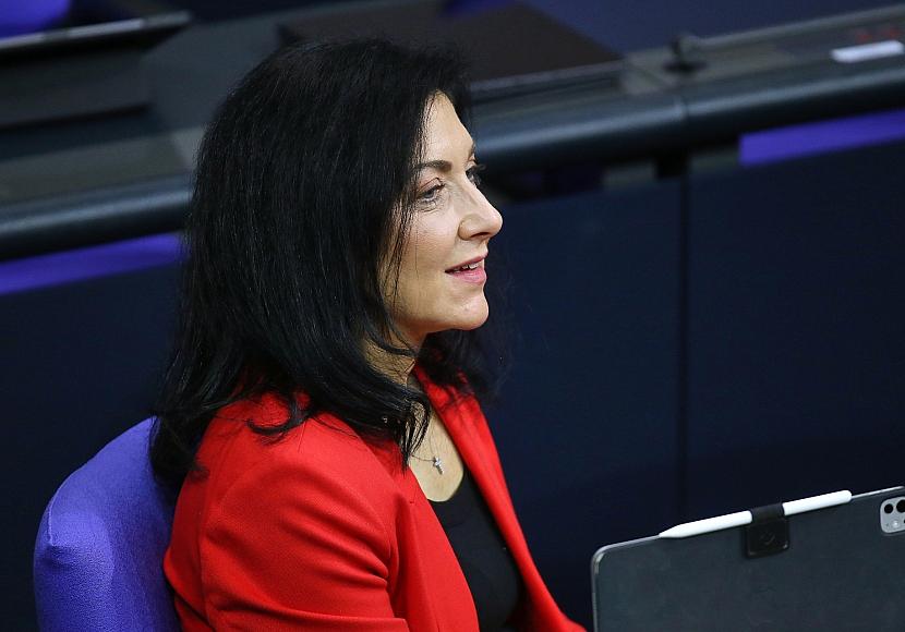 Meyer Werft erhält Großauftrag - Reiche spricht von 