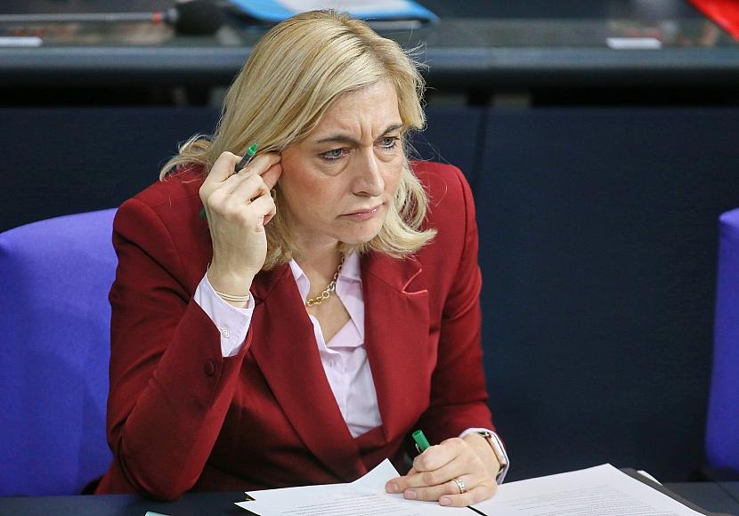 Große Krankenkassen erhöhen Zusatzbeiträge - Kritik an Regierung