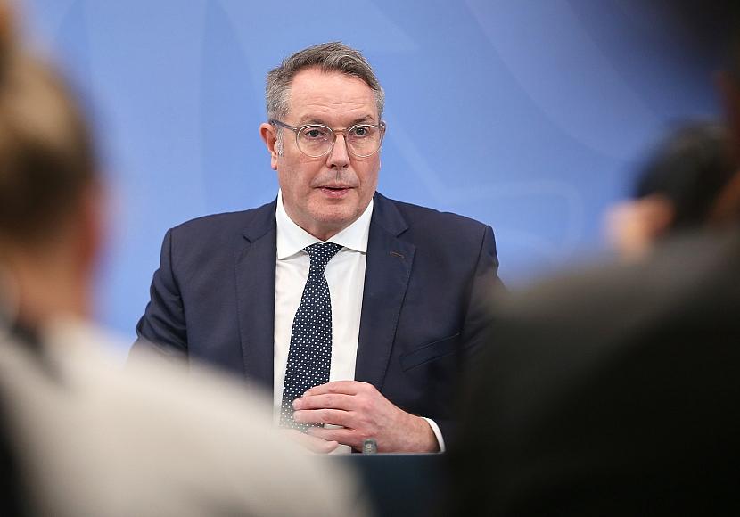 Schweitzer will Debatte über hohe Kosten durch hybride Bedrohungen