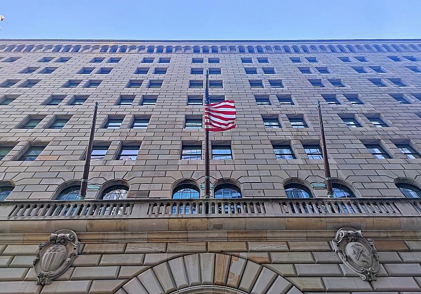 US-Notenbank hält Leitzins stabil