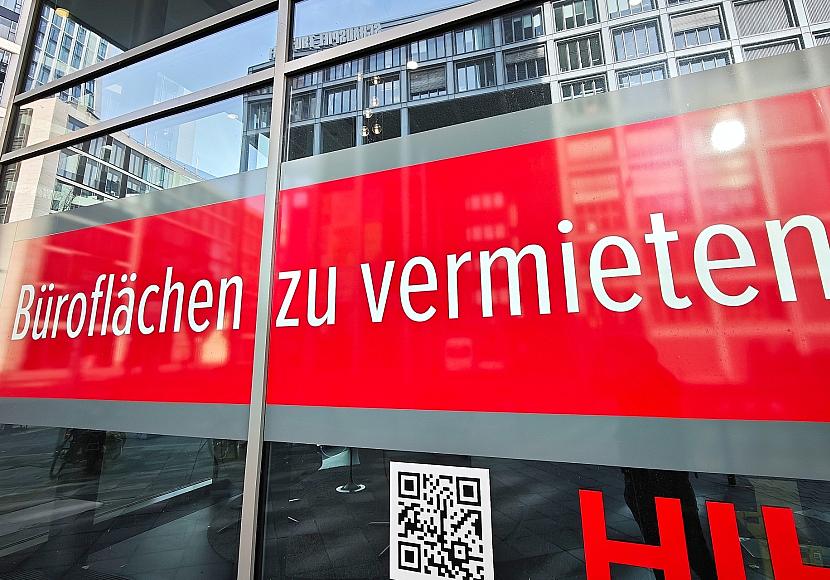 Umfrage: Unternehmen rechnen mit Rückgang von Bürofläche durch KI