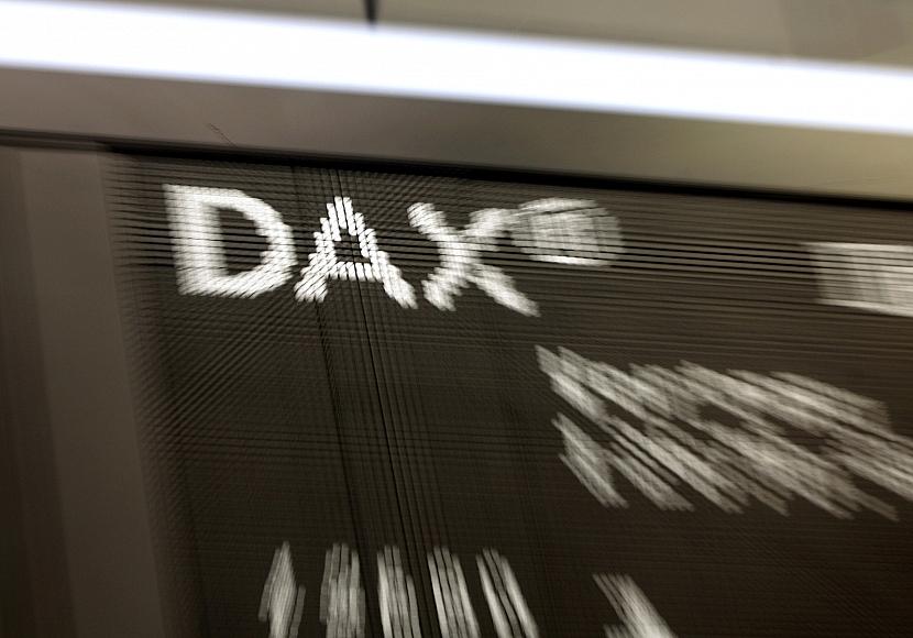 Dax dreht leicht ins Minus - Anleger warten auf US-Marktdaten
