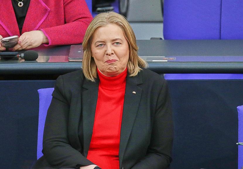 Politbarometer: SPD legt leicht zu - Kritik an US-Außenpolitik