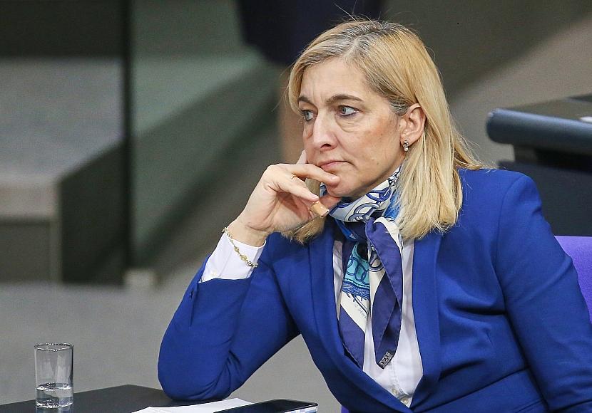 Warken lehnt Streichung von Zahnarztleistungen ab