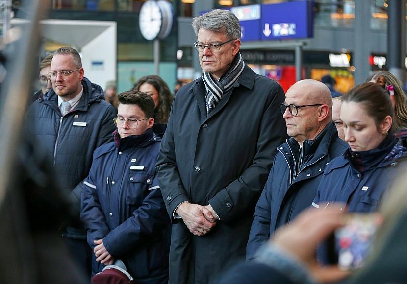 Schweigeminute: Schnieder will für mehr Sicherheit in Zügen sorgen