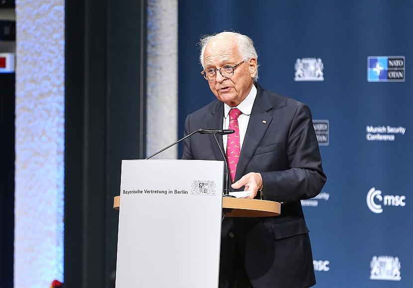 Ischinger plädiert für deutsche Waffengeschenke an Polen