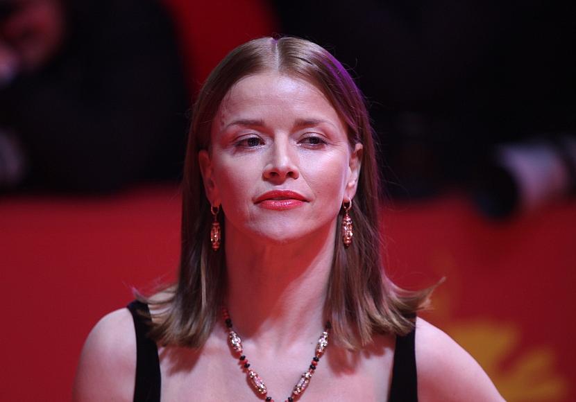 Karoline Schuch blickt besorgt auf Landtagswahlen im Osten