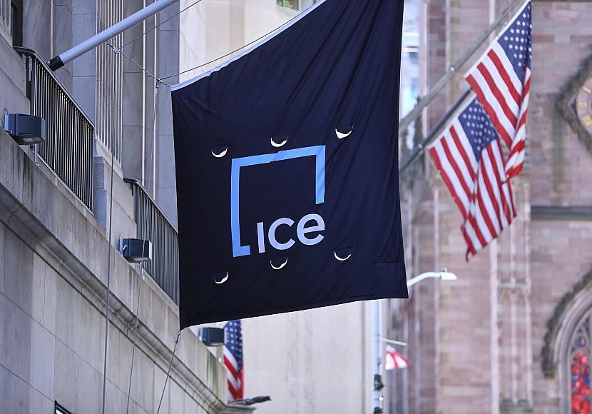 US-Börsen geben wegen KI-Ängsten nach - Gold wieder gefragt