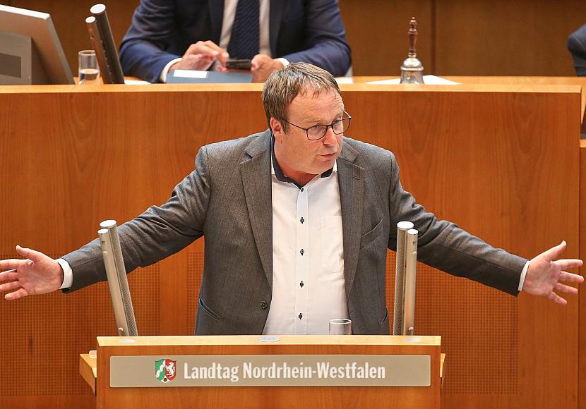 NRW-Verkehrsminister bei Infrastruktur-Gesetz gegen Parteilinie