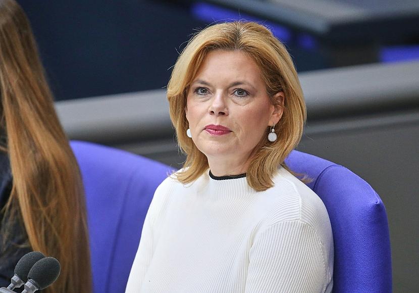 Klöckner verteidigt militärisches Vorgehen gegen den Iran