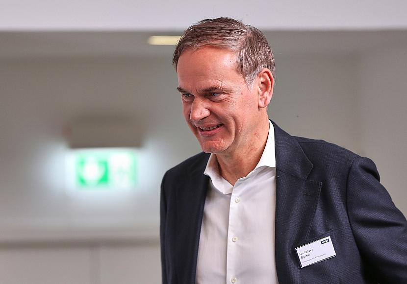 VW-Konzernchef Blume verteidigt harten Sanierungskurs