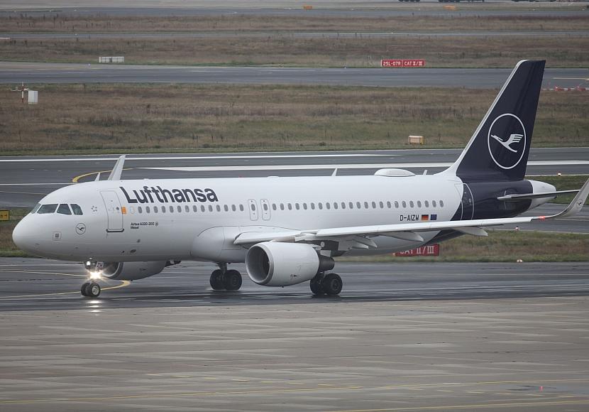 Flugbegleiter stimmen für Arbeitskampf bei Lufthansa und Cityline