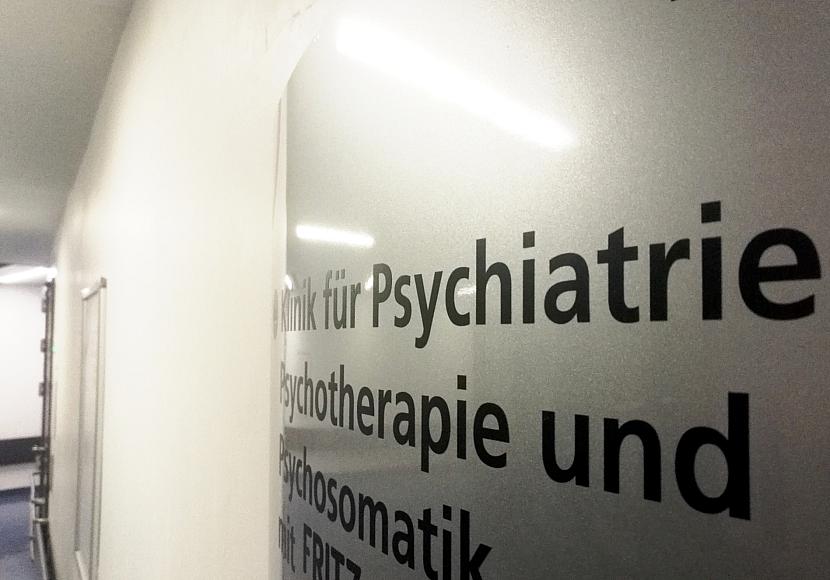 Mehr Minderjährige wegen psychischen Erkrankungen in Kliniken