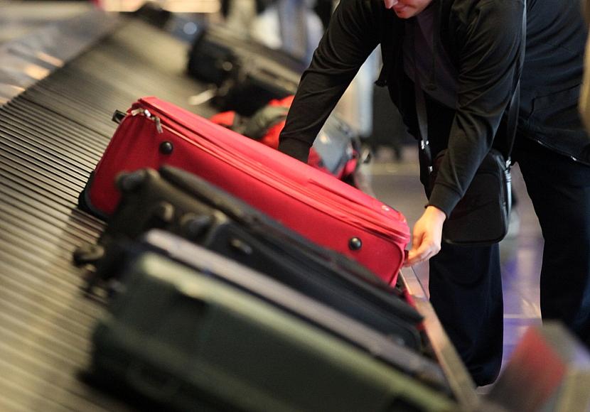 Streit über Auslandsreisen junger Männer