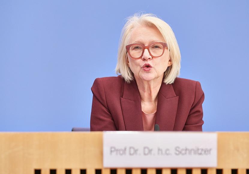 Wirtschaftsweise befürwortet Klimageld statt Spritpreis-Eingriffen