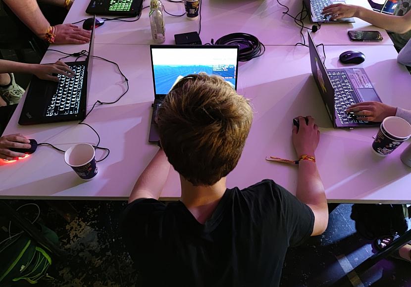 Handlungsempfehlungen zum Jugendschutz im Netz Ende Juni erwartet