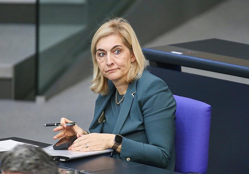 Warken verteidigt Einschränkung beim Hautkrebsscreening