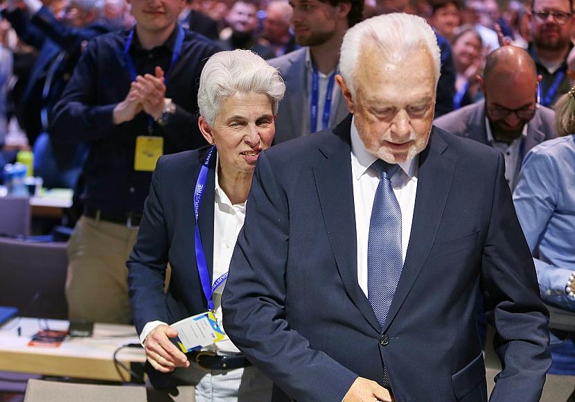 Strack-Zimmermann sieht 40 Prozent als Auftrag zu Kurskorrekturen