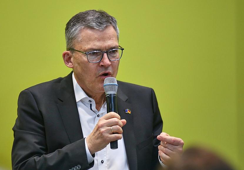 Kiesewetter kritisiert Teilnehmer von russischem Wirtschaftsforum