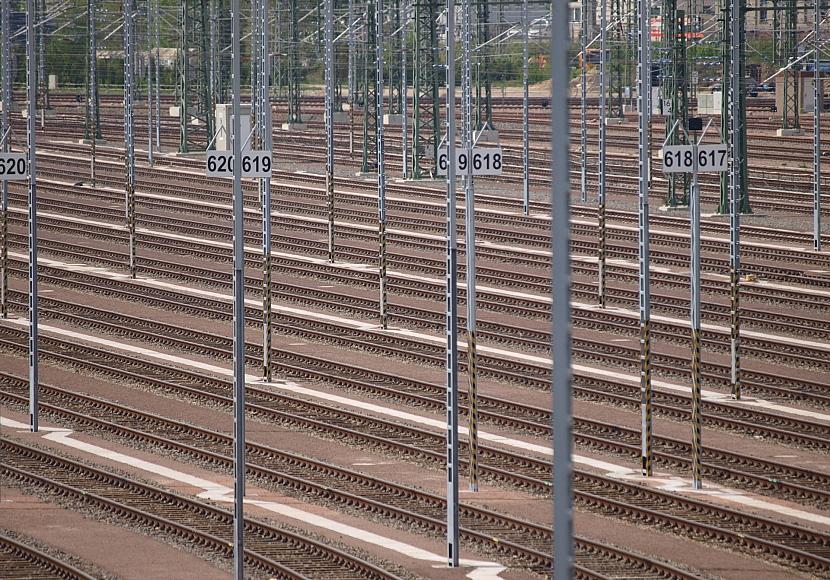 Funkstörung: Bahnverkehr bundesweit komplett eingestellt