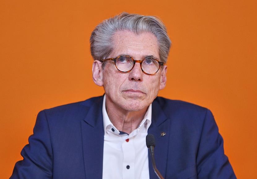 DAK drängt auf Verschiebung von Pflegereform