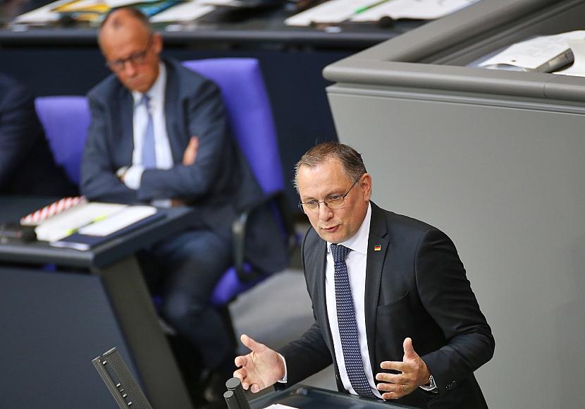 AfD in Infratest-Umfrage jetzt 5 Punkte vor der Union