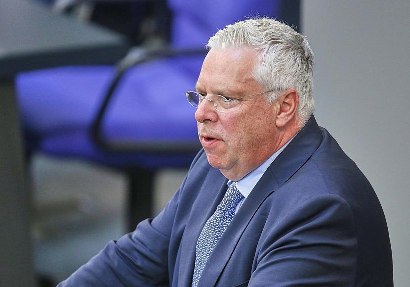 Unions-Außenexperte fordert härteren Nato-Kurs gegen Russland