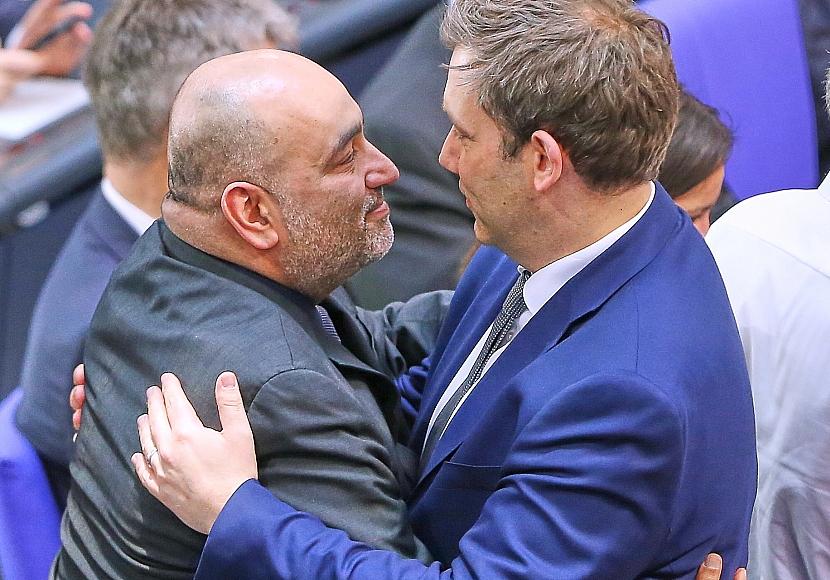Insa: Grüne jetzt deutlich vor SPD - AfD bleibt stärkste Kraft