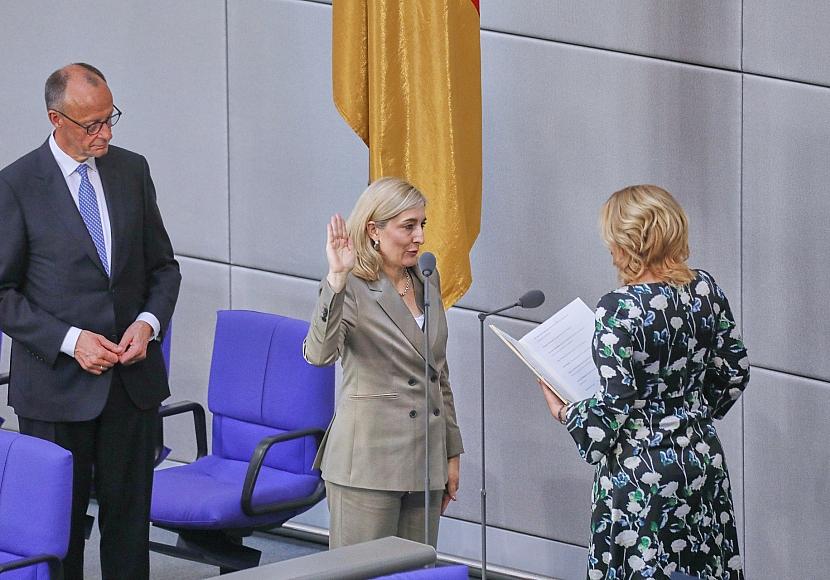 Experte: Minister-Vereidigung nach Sommerpause verfassungswidrig