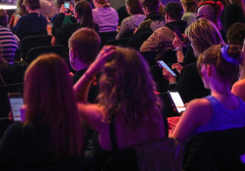 Studie: Jugend blickt pessimistischer in die Zukunft
