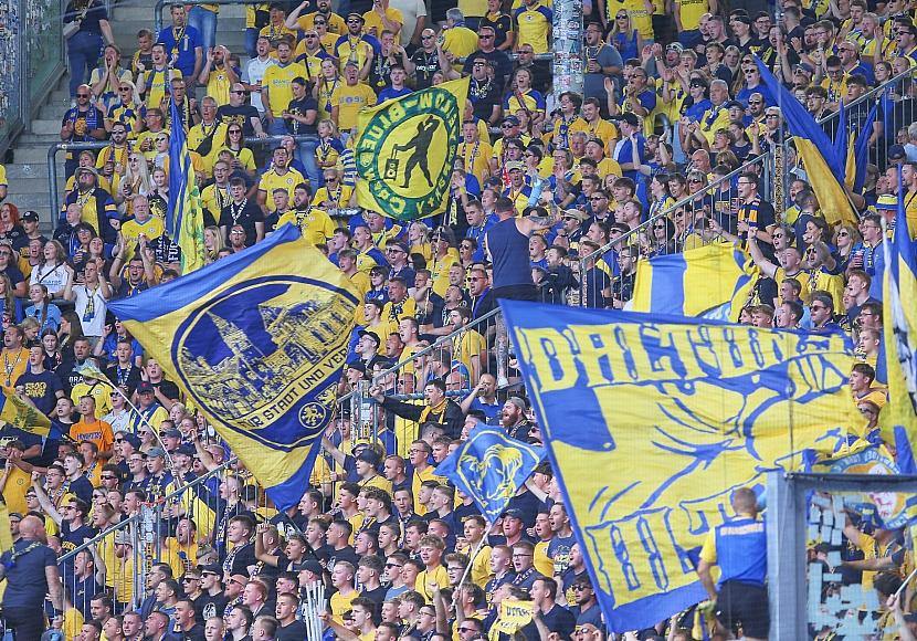 Braunschweig-Fan bricht auf Tribüne zusammen und stirbt